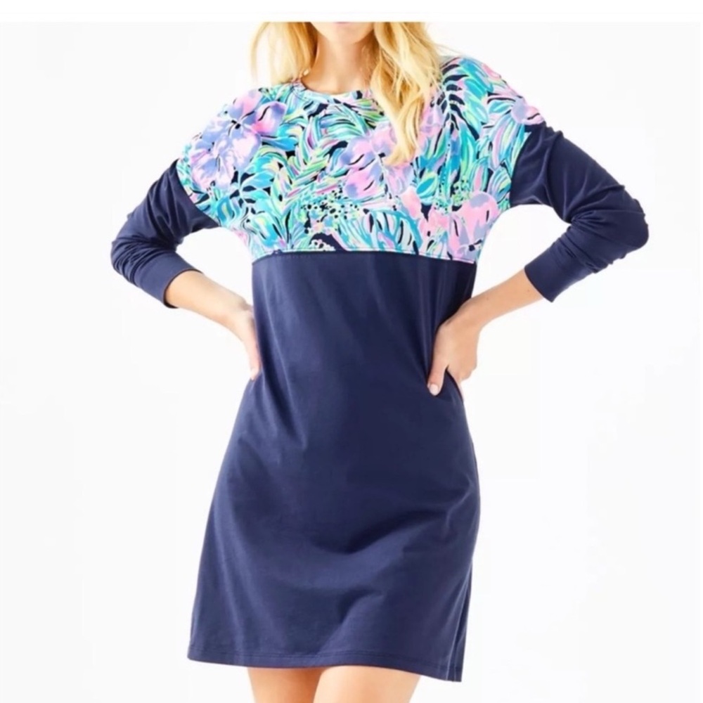 Lilly Pulitzer blue Finn t-shirt
100% cotton long sleeve dress